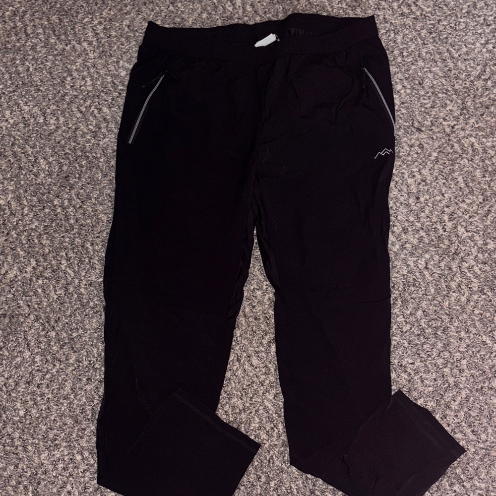 Trailside Women's Black Joggers with Zipper Pockets